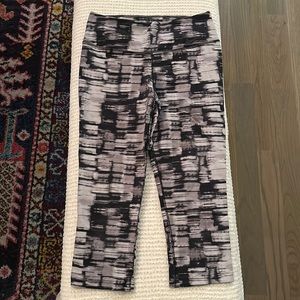 Nike dry fit quarter length leggings